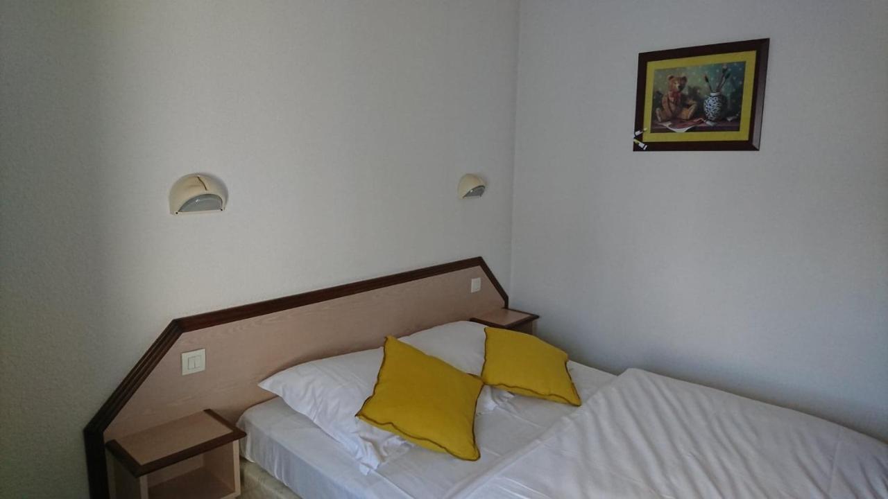 Hotel Les Deux Porches Verrieres  Ngoại thất bức ảnh